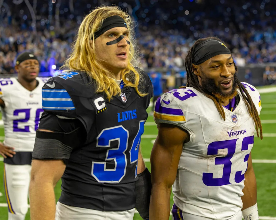 Alex Anzalone with Aaron Jones of the Minnesota Vikings in January 2025. © David Reginek-Imagn Images
