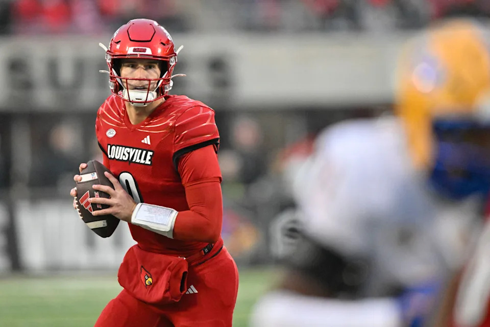 Louisville Cardinals quarterback Tyler Shough (9) looks to pass against the Pitt Panthers. Mandatory Credit: Jamie Rhodes-Imagn Images