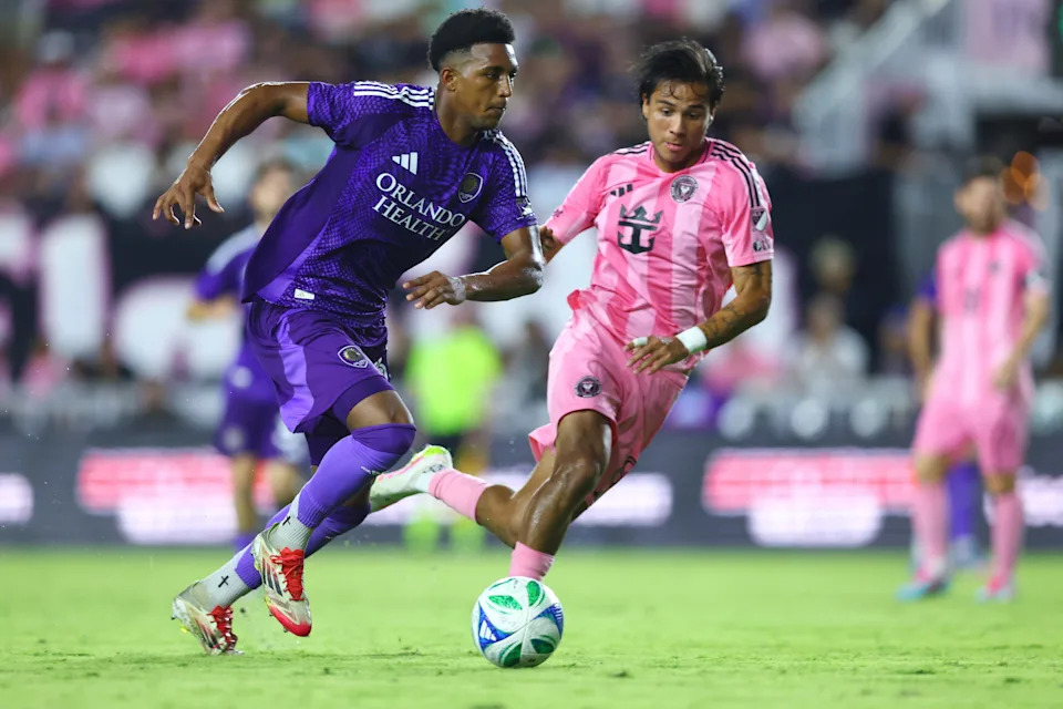 Alex Freeman of Orlando City dribbles the ball during the MLS match against Inter Miami.