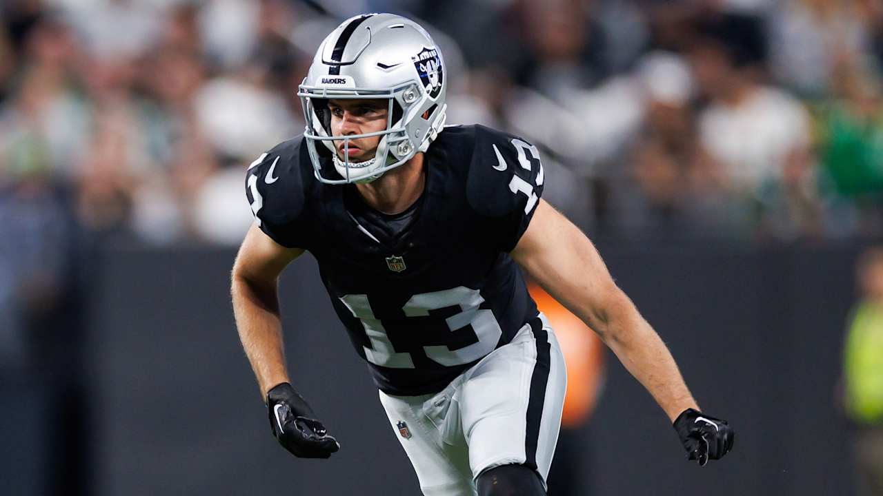 Ex-Raiders Pro Bowler Hunter Renfrow joins Panthers after year away battling autoimmune disease 