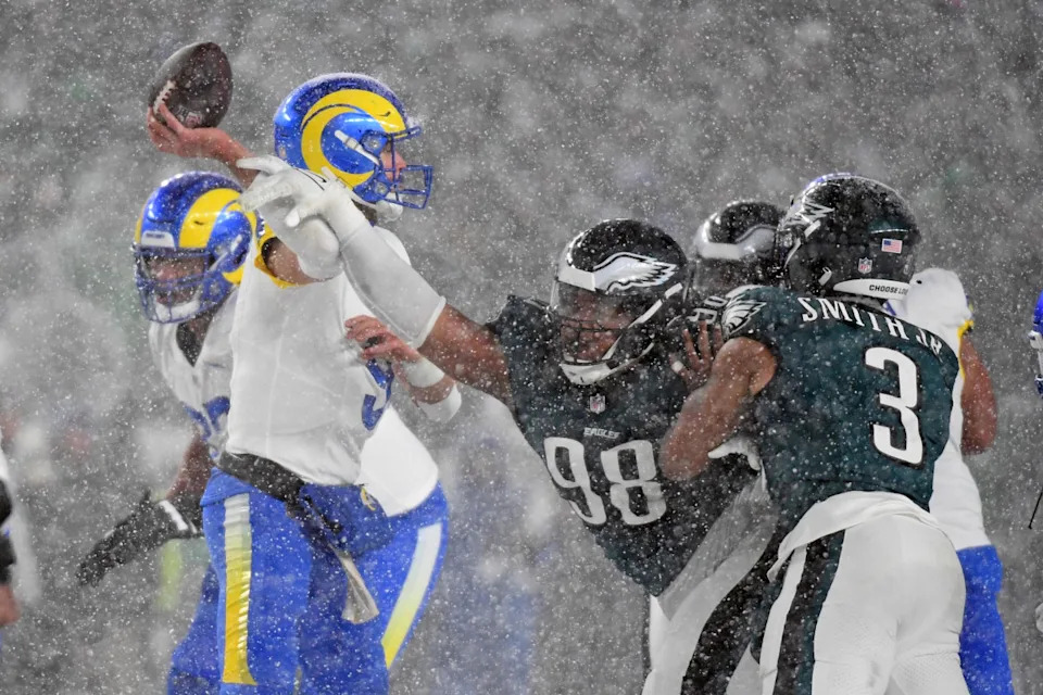 Matthew Stafford attempts to throw in the snow on Jan. 19, 2025. © Eric Hartline-Imagn Images