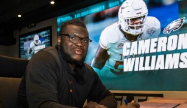 Eagles sign Cameron Williams