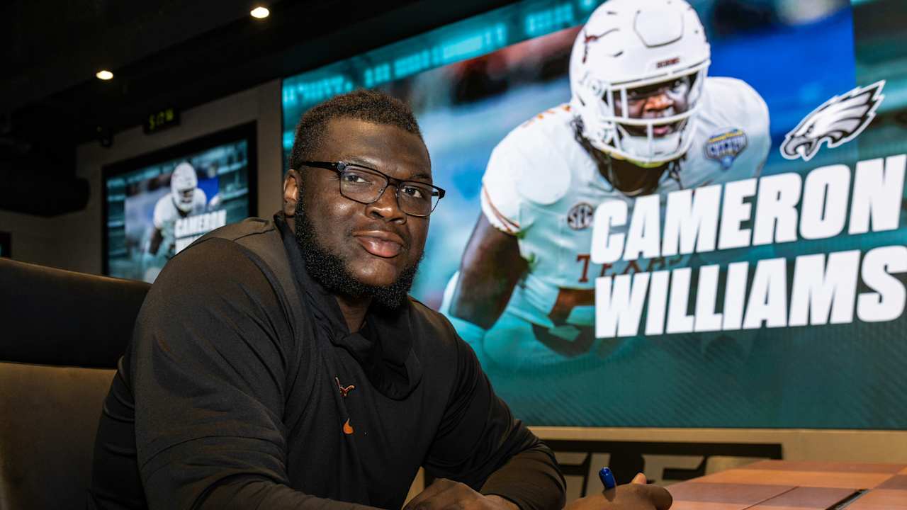 Eagles sign Cameron Williams