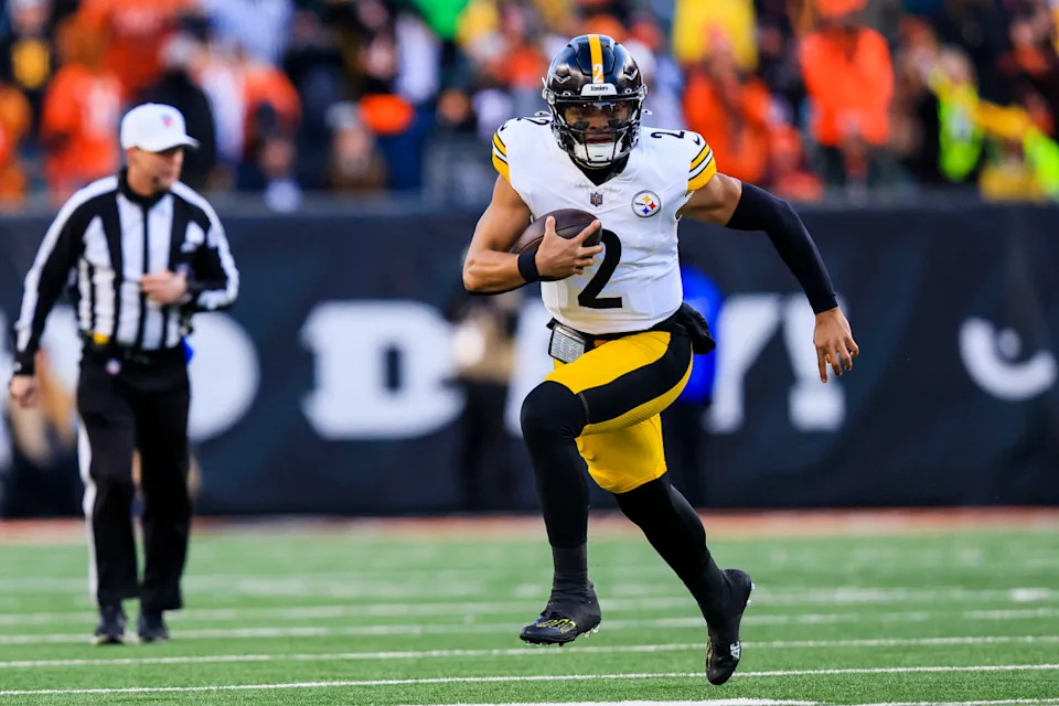 Pittsburgh Steelers quarterback Justin Fields (2) runs with the ball.Katie Stratman-Imagn Images