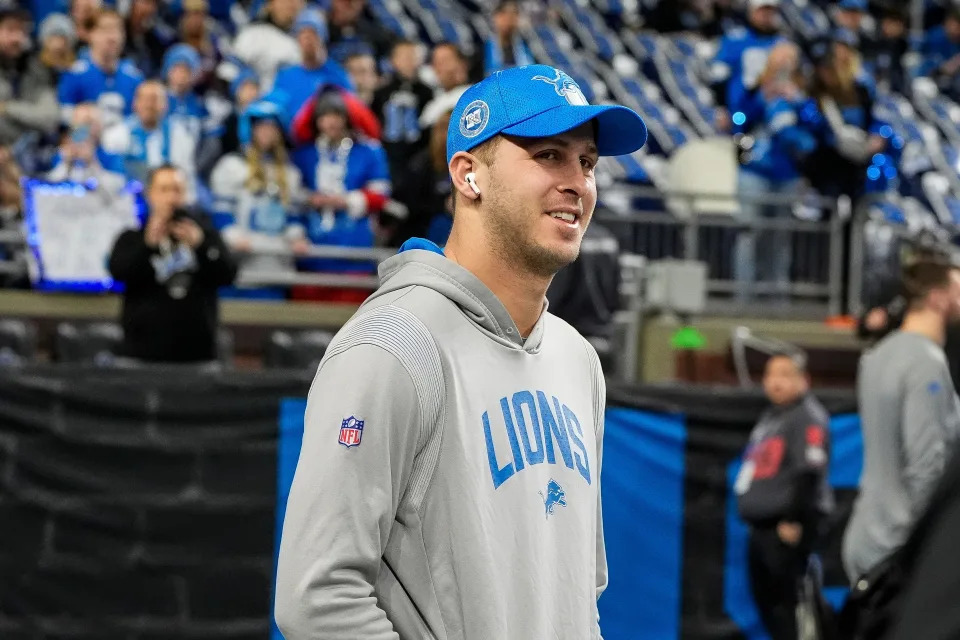 Detroit Lions quarterback Jared Goff (16) walks onto the field before the game between Detroit Lions and Minnesota Vikings at Ford Field in Detroit on Sunday, Jan. 5, 2025.