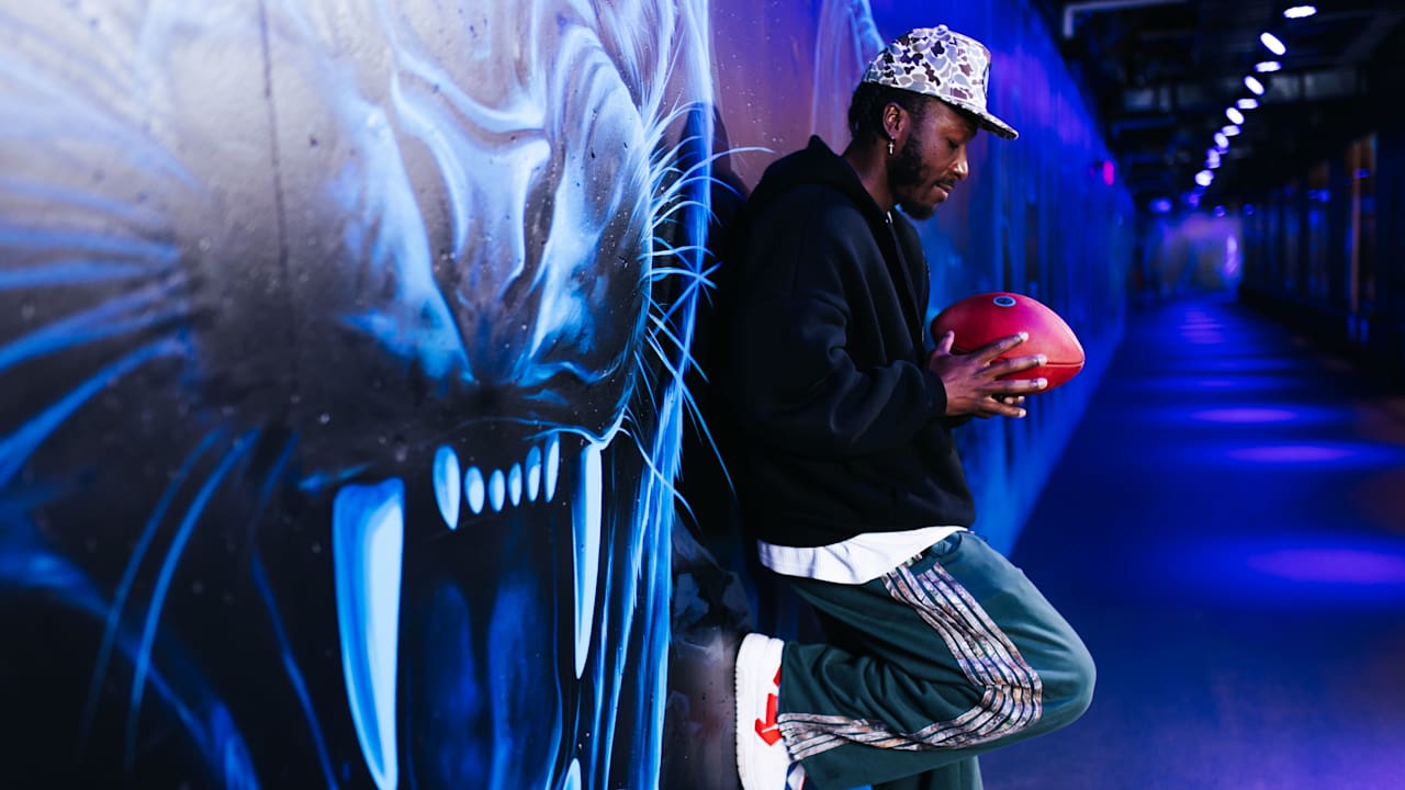 David Moore takes a day off from ranching to resign with Panthers