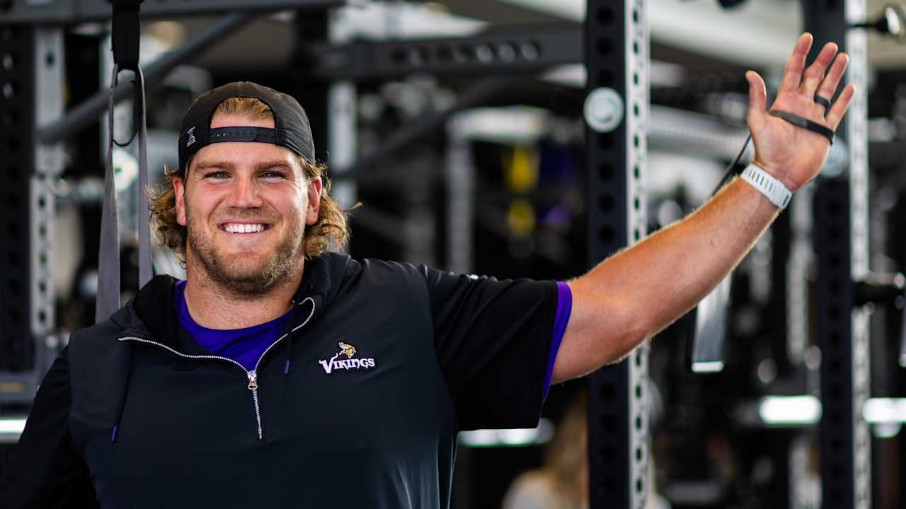 Brian O’Neill Building Rapport with Newcomers Ryan Kelly, Will Fries & Donovan Jackson