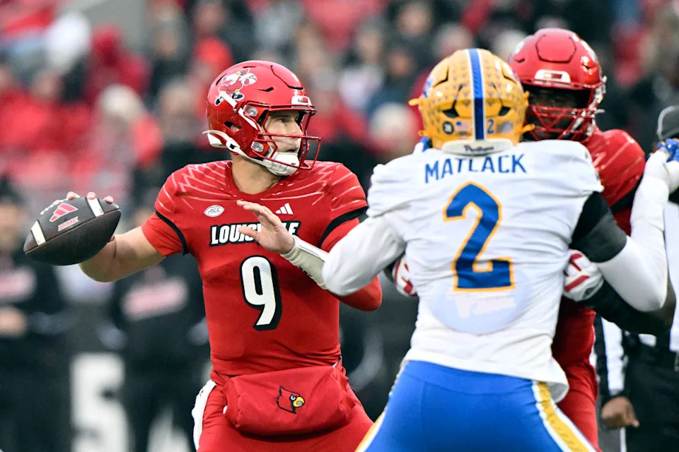Louisville Cardinals quarterback Tyler Shough (9) throws a pass against the Pittsburgh Panthers. Mandatory Credit: Jamie Rhodes-Imagn Images