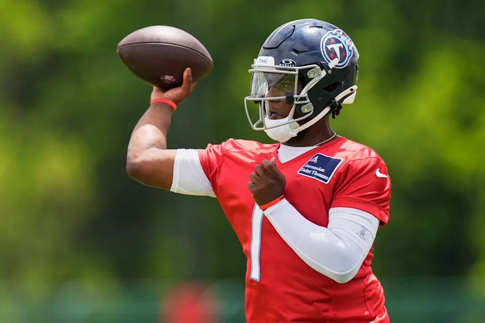 Tennessee Titans quarterback Cam Ward (1) looks to throw a pass during an NFL football practice Wednesday, May 28, 2025, in Nashville, Tenn. (AP Photo/George Walker IV)
