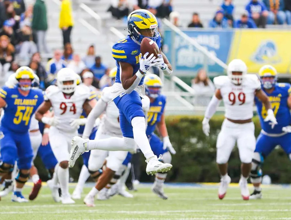 Delaware running back Marcus Yarns makes a catch against Elon. © William Bretzger / USA TODAY NETWORK