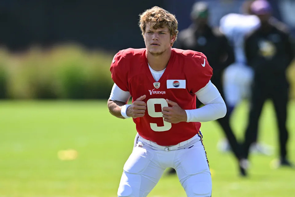 Minnesota Vikings quarterback J.J. McCarthy (9) warms up during practice at Vikings training camp in Eagan, MN.Jeffrey Becker-Imagn Images