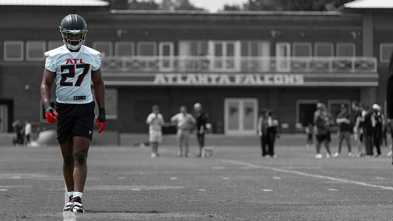 Why the Falcons have such conviction in James Pearce Jr. 