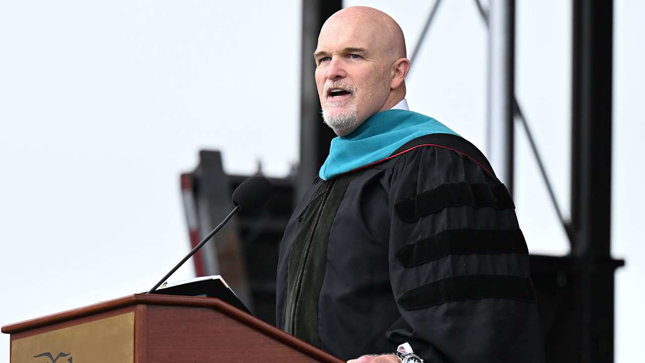 Dan Quinn gives passionate commencement speech to SU grads