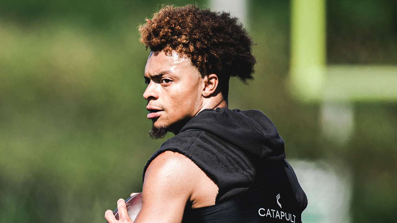 QB Justin Fields Has Brought His 'Quiet Confidence' to the Jets
