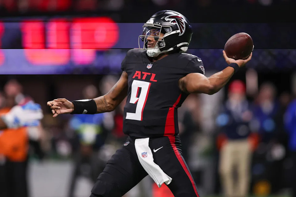Atlanta Falcons QB Michael Penix Jr. throws a pass against the Carolina Panthers. Brett Davis-Imagn Images