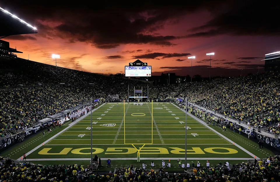 EUGENE, OR - OCTOBER 07: A general view of the stadium during the game between the Washington State Cougars and the Oregon Ducks at Autzen Stadium on October 7, 2017 in Eugene, Oregon. (Photo by Jonathan Ferrey/Getty Images)