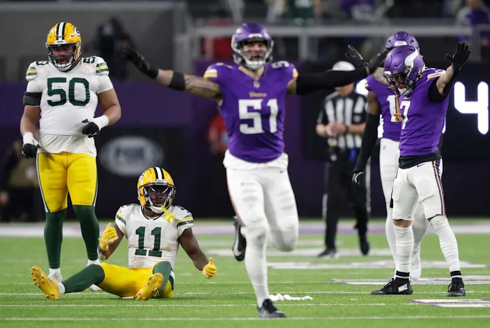 Minnesota Vikings CB Byron Murphy Jr. (7) celebrates breaking up a pass intended for Green Bay Packers WR Jayden Reed (11).© Dan Powers/USA TODAY NETWORK-Wisconsin / USA TODAY NETWORK via Imagn Images