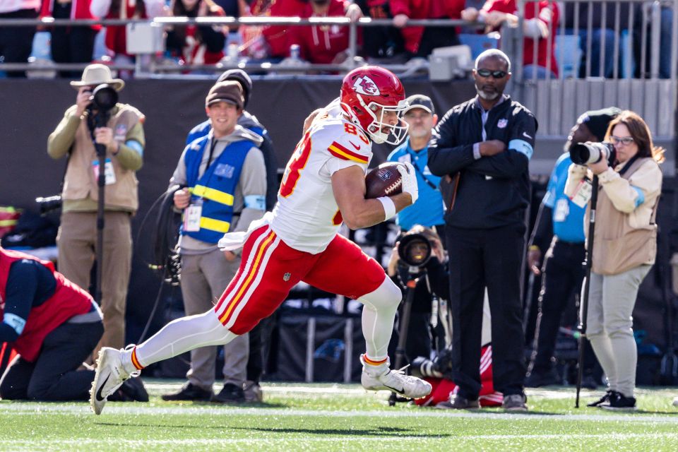 Kansas City Chiefs tight end Noah Gray (83) running for a touchdown.