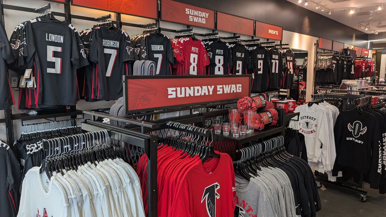 Falcons and United 'gear up' for team store grand opening