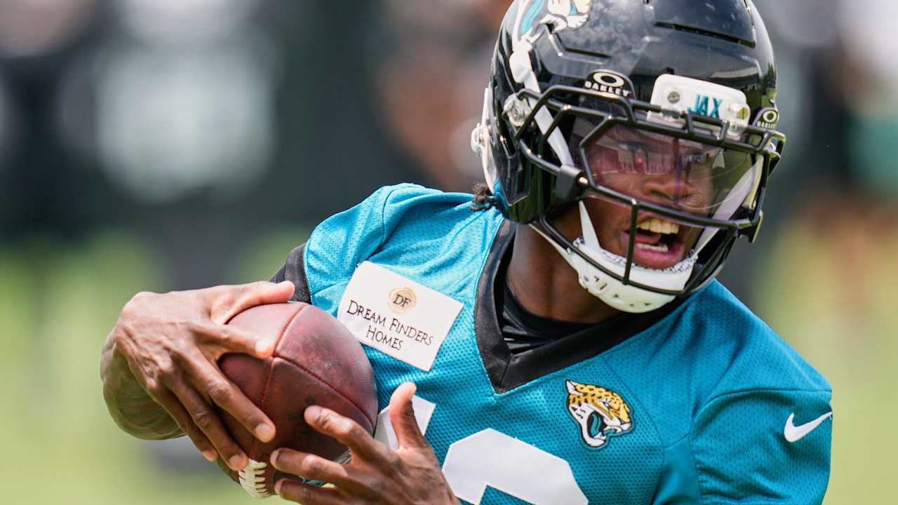 Jaguars' Travis Hunter begins on offense, will start taking defensive reps next week