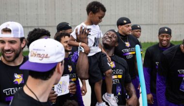 Vikings 2025 Rookies & Vets Team Up To Give Back