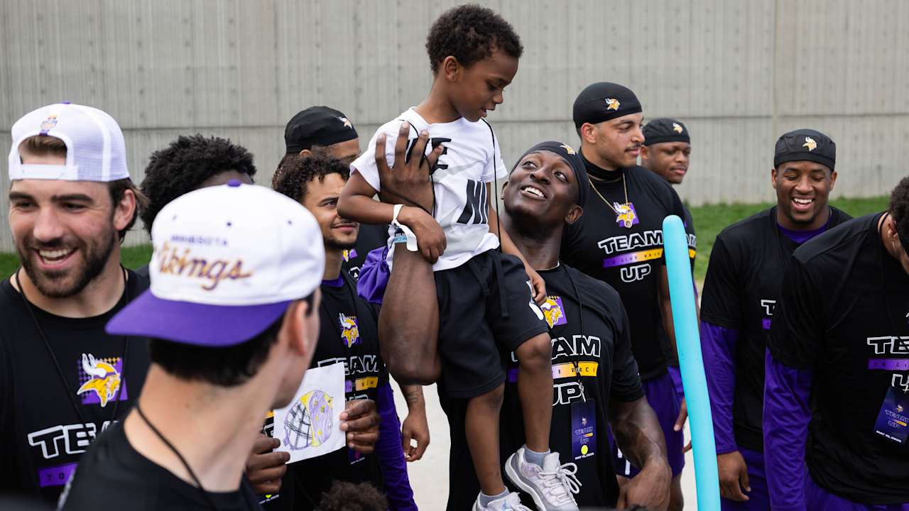 Vikings 2025 Rookies & Vets Team Up To Give Back
