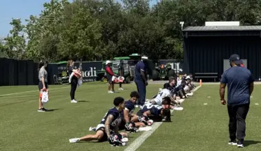 Houston Texans Rookie Class Takes the Field at Rookie Minicamp