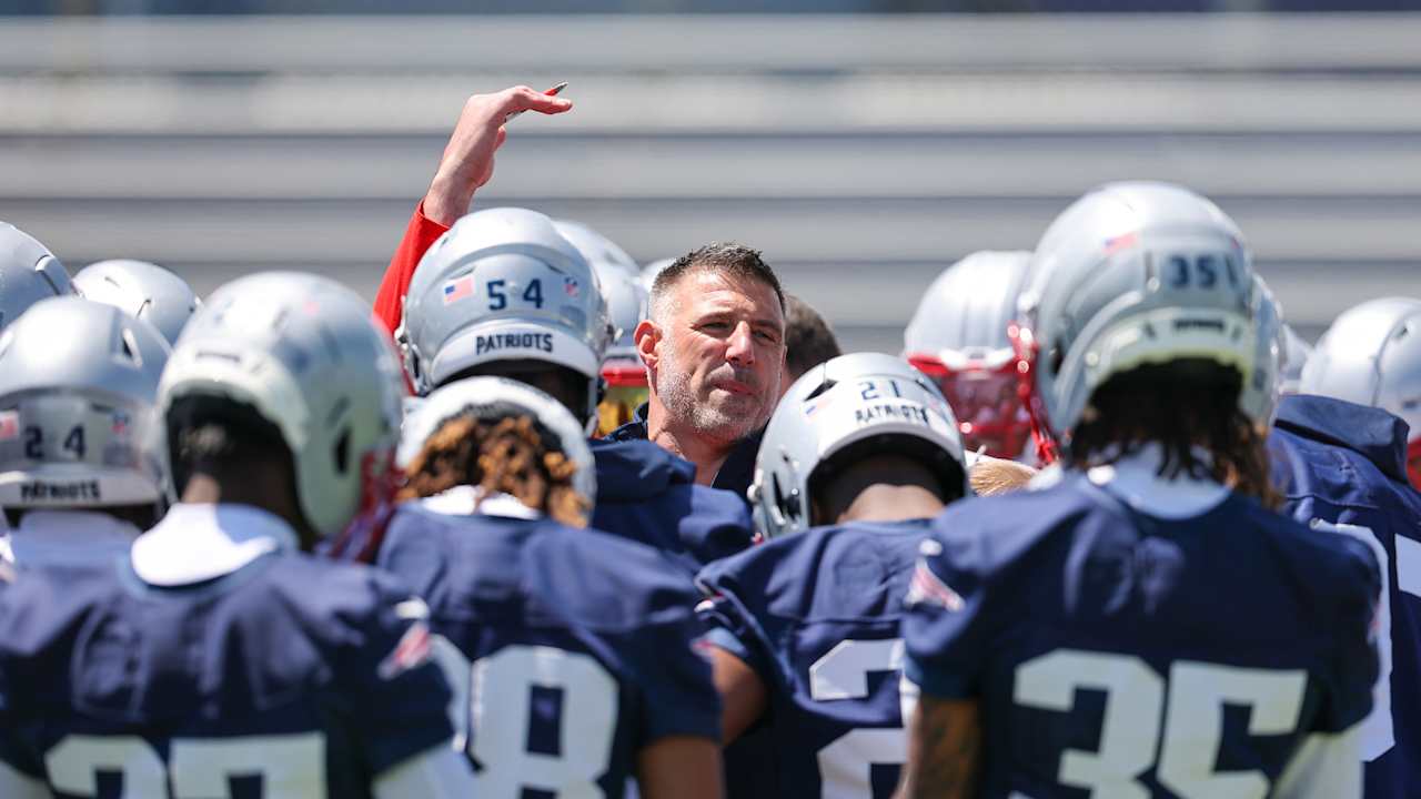 Patriots Kick Off Vrabel Era at First On-Field OTA Practice