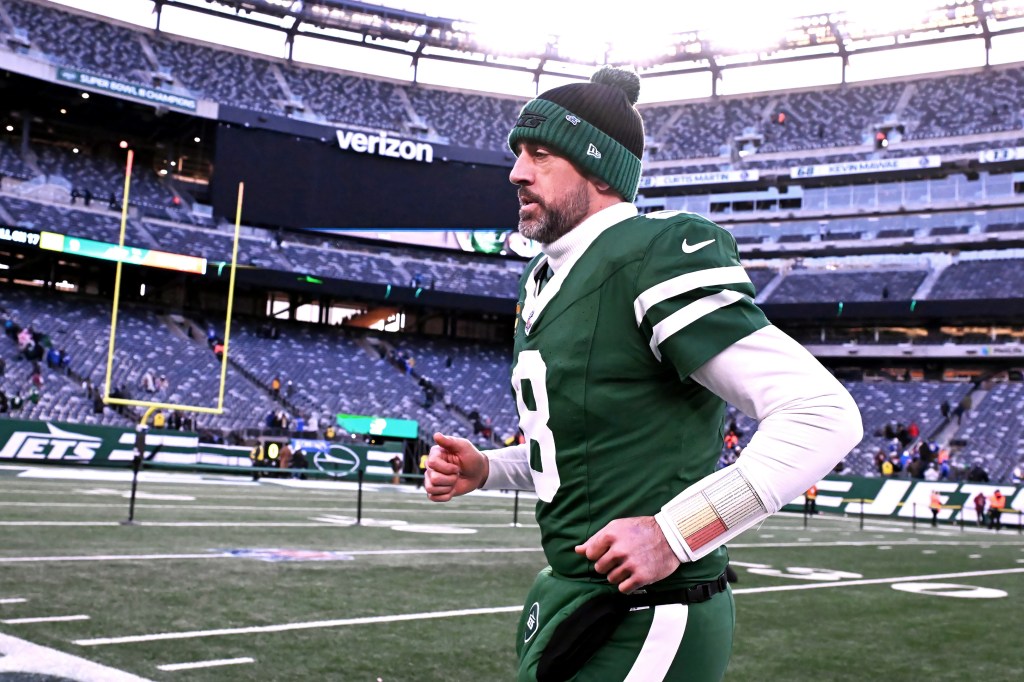 Jets quarterback Aaron Rodgers (8) runs off the field after the Los Angeles Rams defeated the Jets 19-9 in East Rutherford, NJ. 