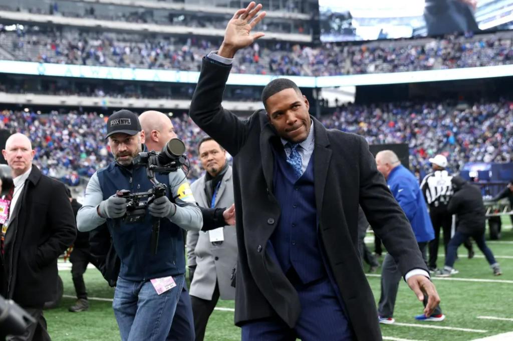 Michael Strahan is chasing after Giants ownership stake