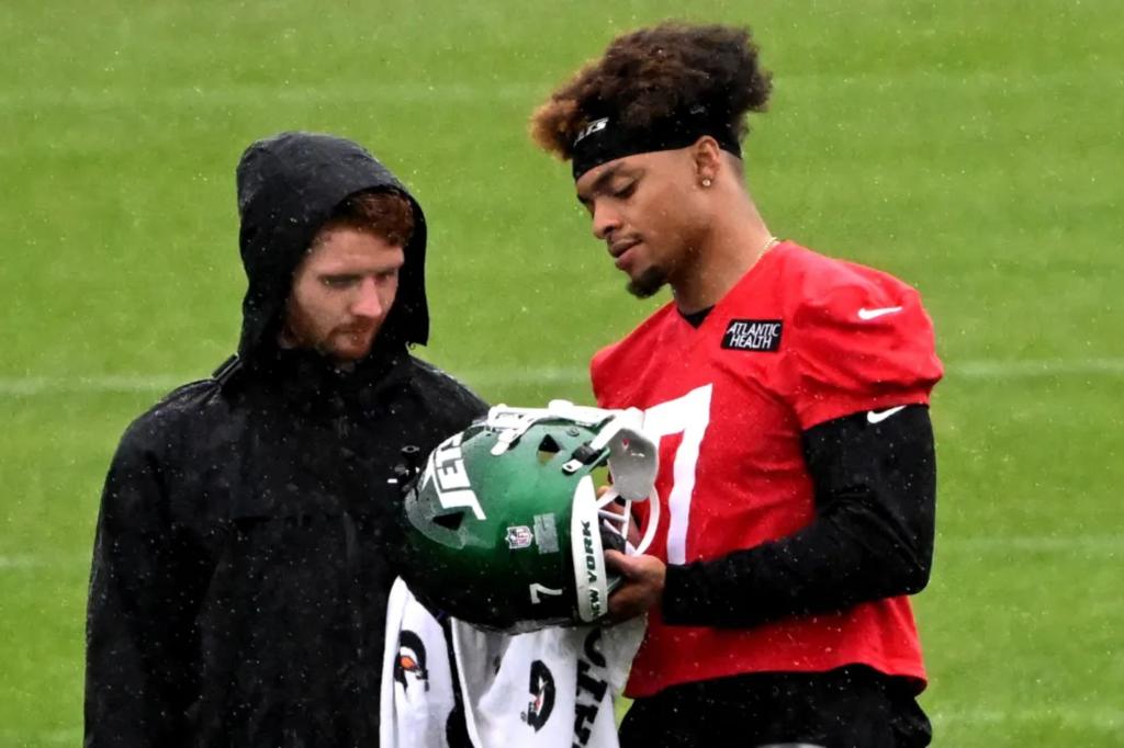 The Jets' vibe shift at quarterback with Justin Fields is already obvious