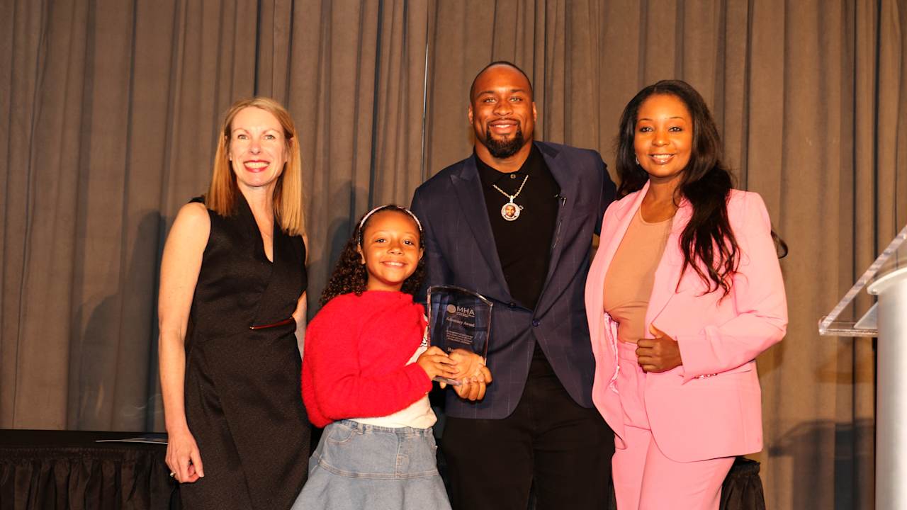 Bills RB Ray Davis honored with 2025 Advocacy Award for Mental Health Awareness