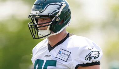 Eagles sign Ty Robinson