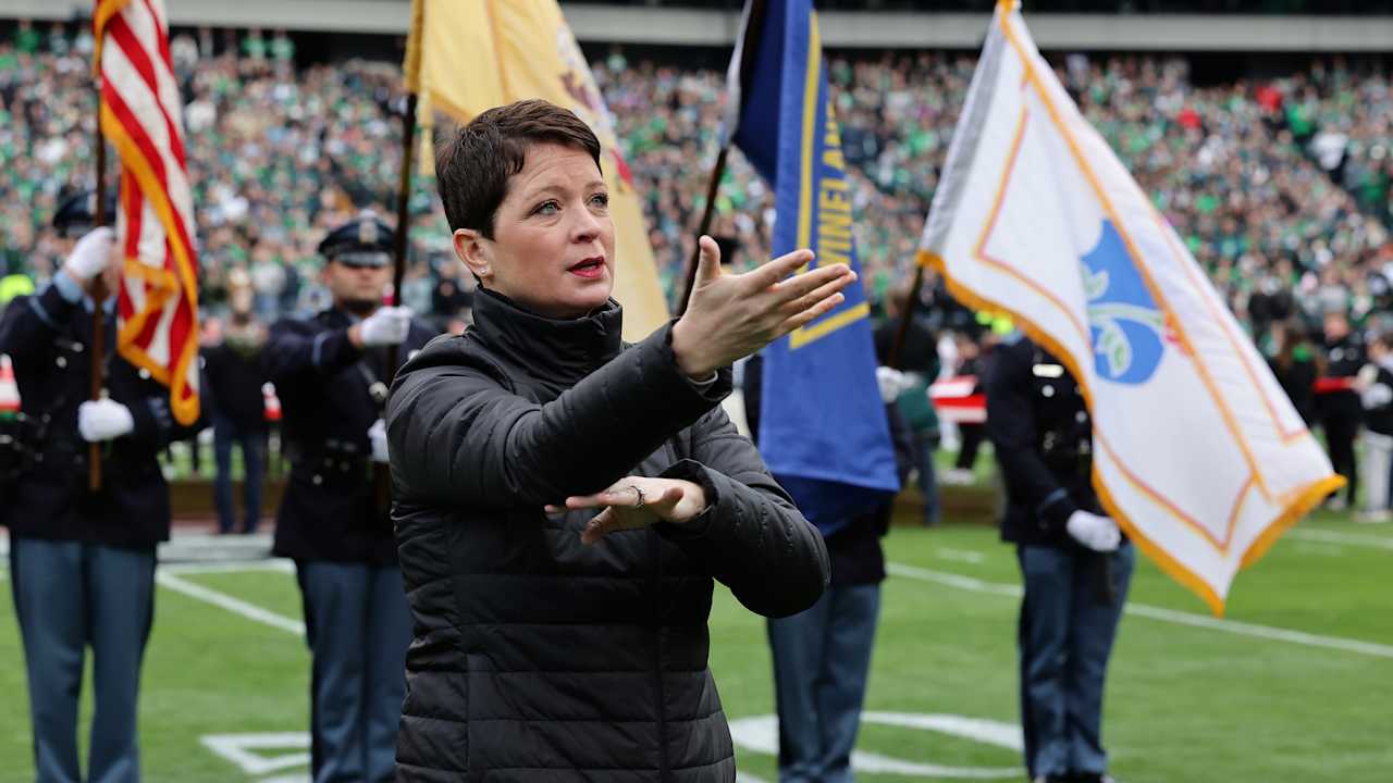 Meet Joy Harris, the Eagles' sign language interpreter