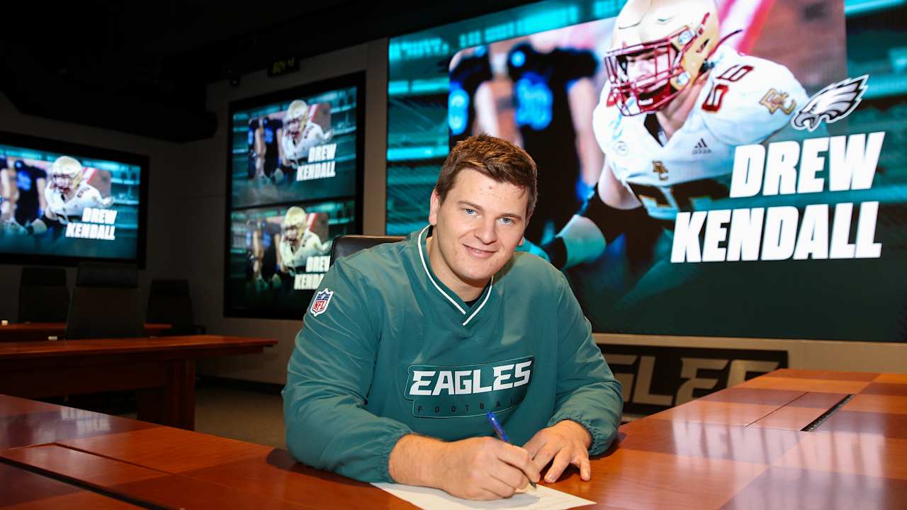 Eagles sign Drew Kendall