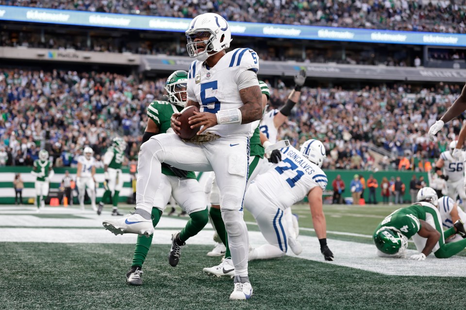 Indianapolis Colts quarterback Anthony Richardson scores a touchdown.