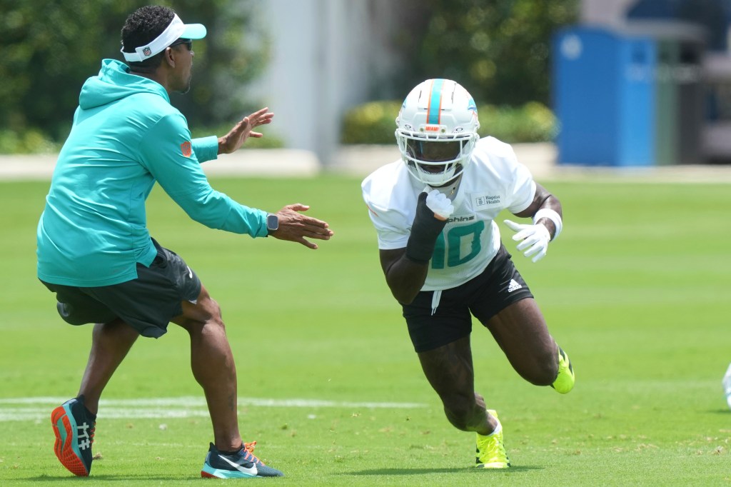 Dolphins' Tyreek Hill still on plans racing Noah Lyles