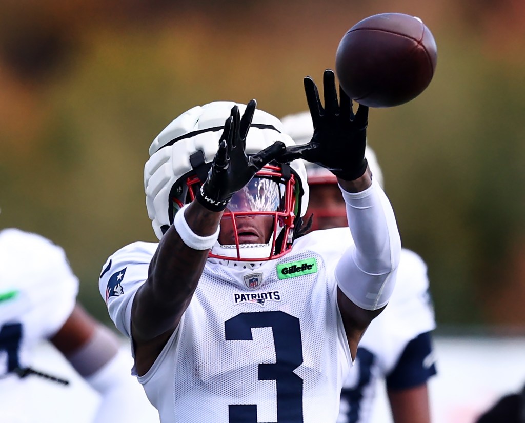 DeMario Douglas competing in crowded group of slot receivers