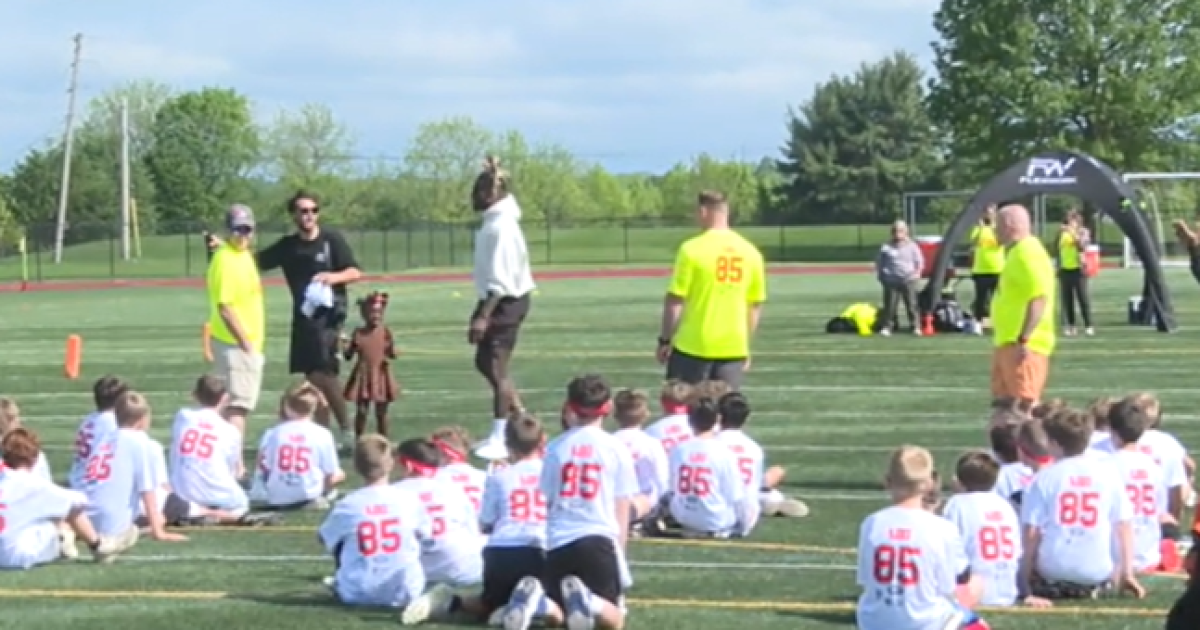 Browns TE David Njoku hosts football youth camp in Hudson