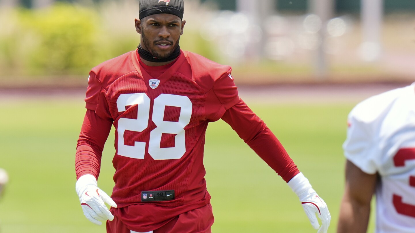 Shilo Sanders makes a big first impression with the Buccaneers