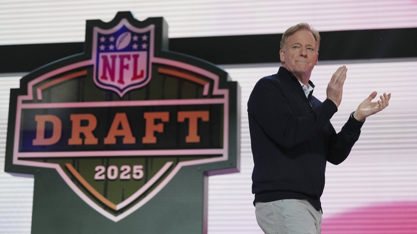 The Commanders are hosting the 2027 NFL draft in Washington, AP source says