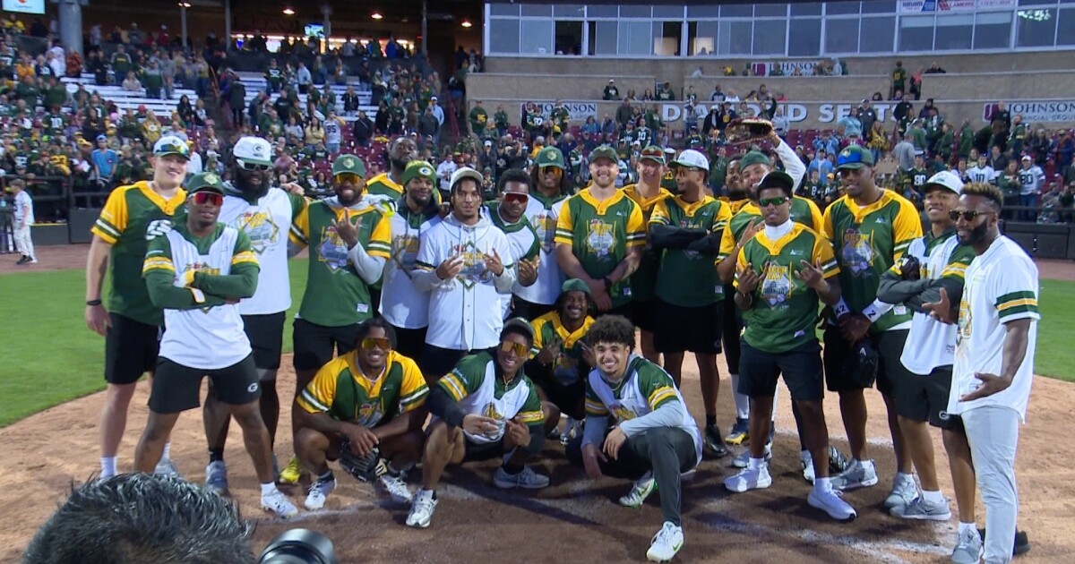 Packers offense tops defense in Green Bay Charity Softball Game