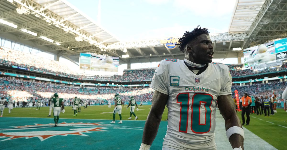 Tyreek Hill undergoes second wrist surgery this offseason