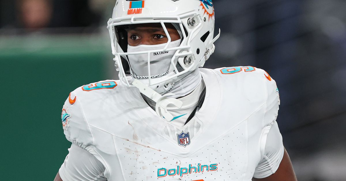 Jonnu Smith contract demands cause Dolphins to look for trade partners