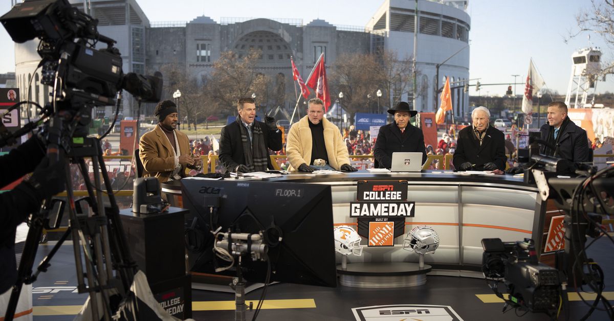 Like College Gameday, NFL’s CBS and FOX pregame shows could benefit by traveling throughout the season.