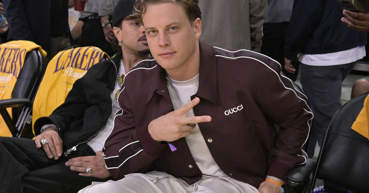 Bengals star QB Joe Burrow arrives for OTAs after missing first session