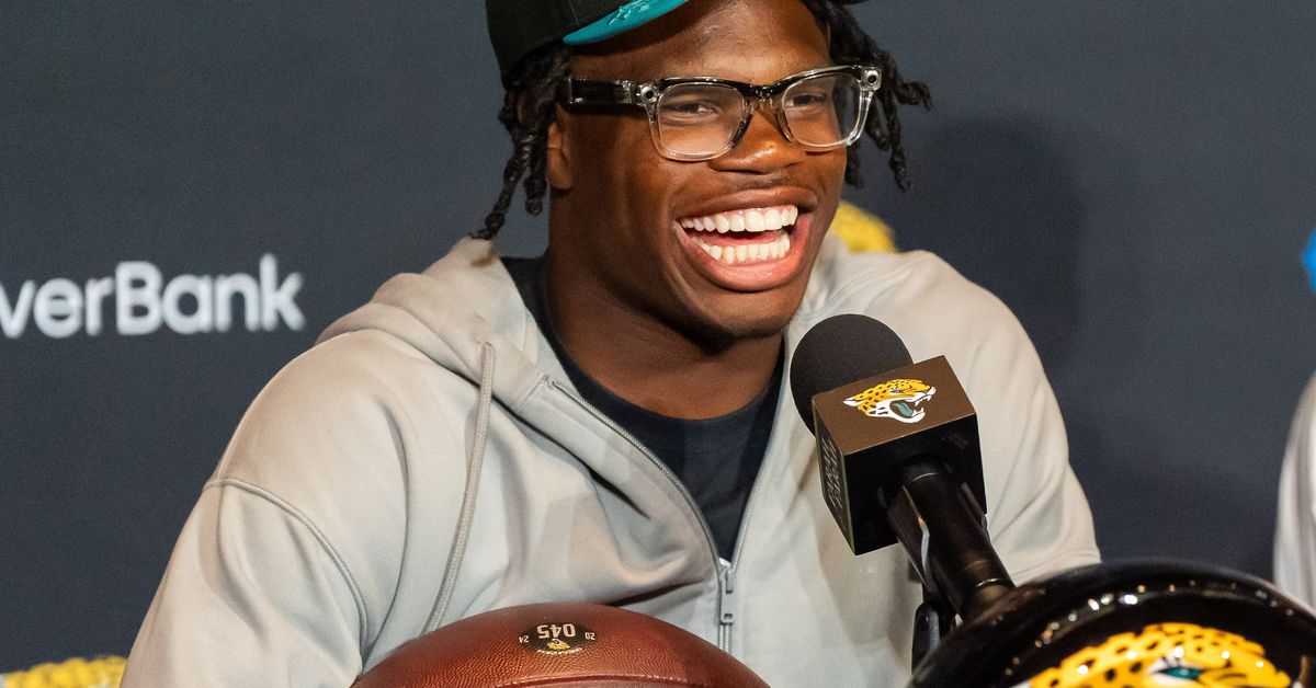 Tweets of the week: Reactions to the Jaguars releasing Davis, Travis Hunter, and more