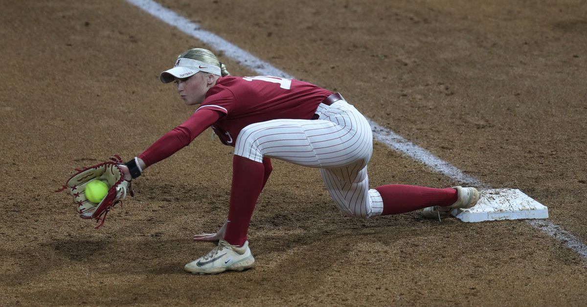 NCAA Super Regional Softball: Alabama Crimson Tide vs Oklahoma Sooners