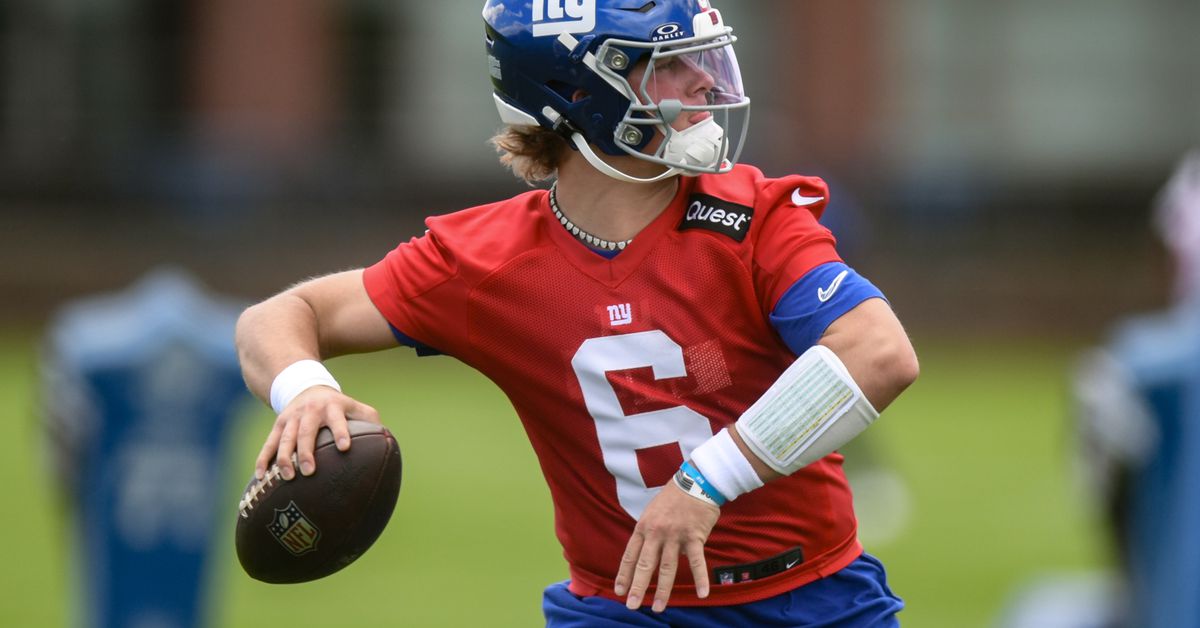 Jaxson Dart signs contract with New York Giants