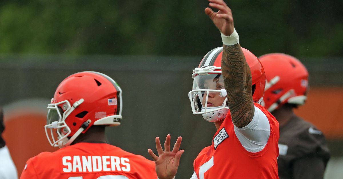 Browns Shedeur Sanders impresses, Dillon Gabriel ‘does not look like an NFL QB to me’